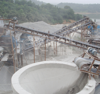 皮帶輸送機(jī)工作現(xiàn)場(chǎng)