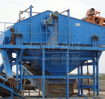 直線振動(dòng)篩工作現(xiàn)場